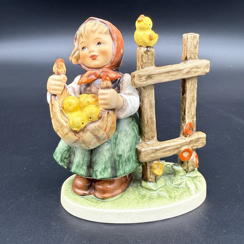 Goebel Hummel Figurine "Chicken Licken" #385 5" Tall West Germany 1971